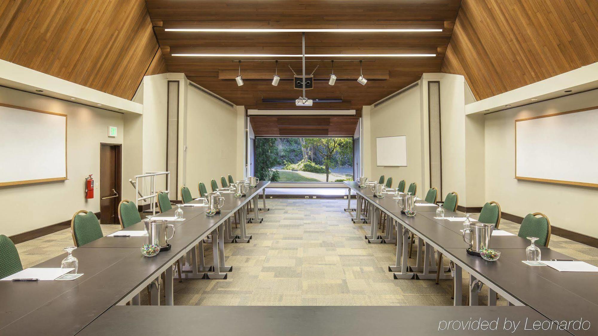 Отель Talaris Conference Center Сиэтл Экстерьер фото